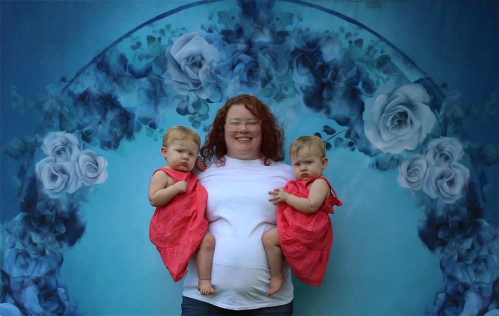 Kate Blau Aquarell Blume Schleife Hintergrund von Patty Roberts - Kate Backdrop.de