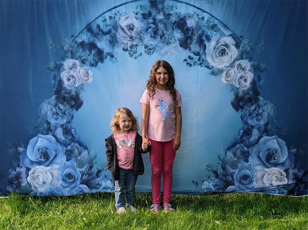 Kate Blau Aquarell Blume Schleife Hintergrund von Patty Roberts - Kate Backdrop.de