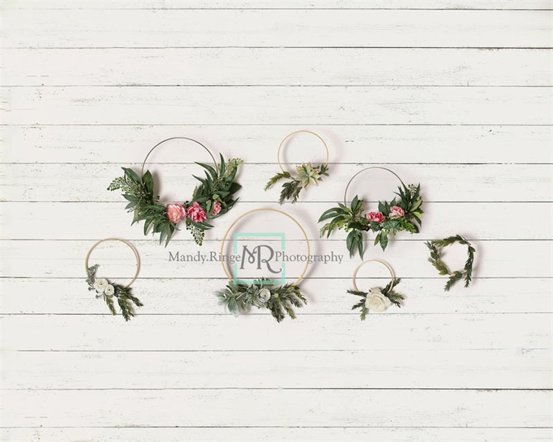 Kate Sommer Weiß Shiplap mit Floral Hoops Hintergrund von Mandy Ringe Photography - Kate Backdrop.de