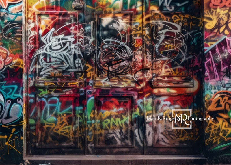 Kate Bunte Graffiti Wand mit Tür Hintergrund von Mandy Ringe Fotograf - Kate Backdrop.de