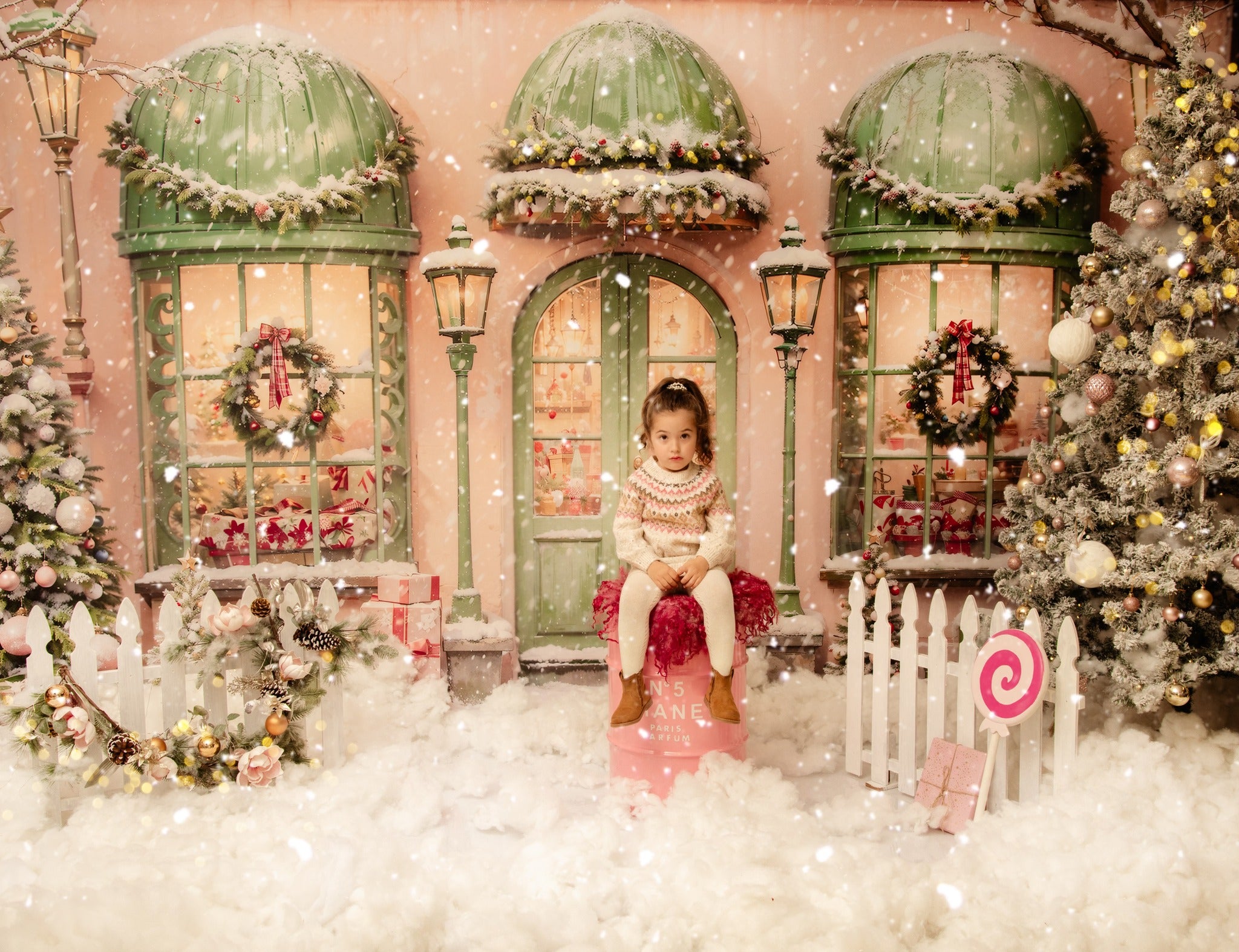 Kate Weihnachten Rosa Haus Schnee Geschenk Straße Hintergrund entworfen von Emetselch - Kate Backdrop.de