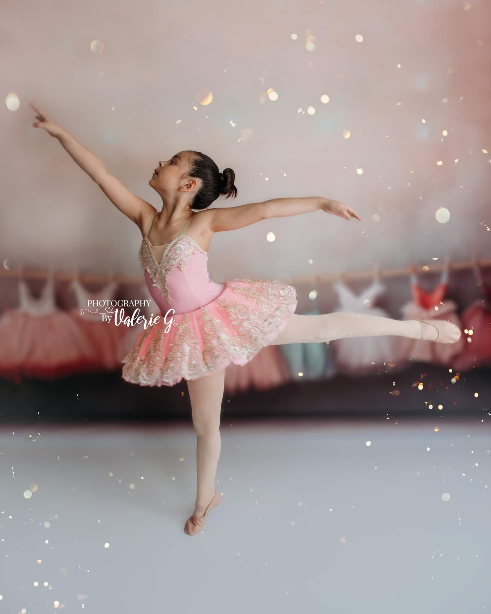 Kate Ballett Klasse Kleider Rosa Hintergrund von Patty Roberts - Kate Backdrop.de