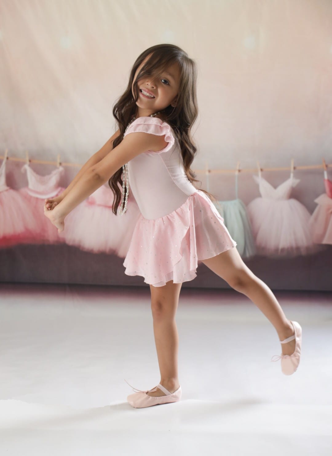 Kate Ballett Klasse Kleider Rosa Hintergrund von Patty Roberts - Kate Backdrop.de