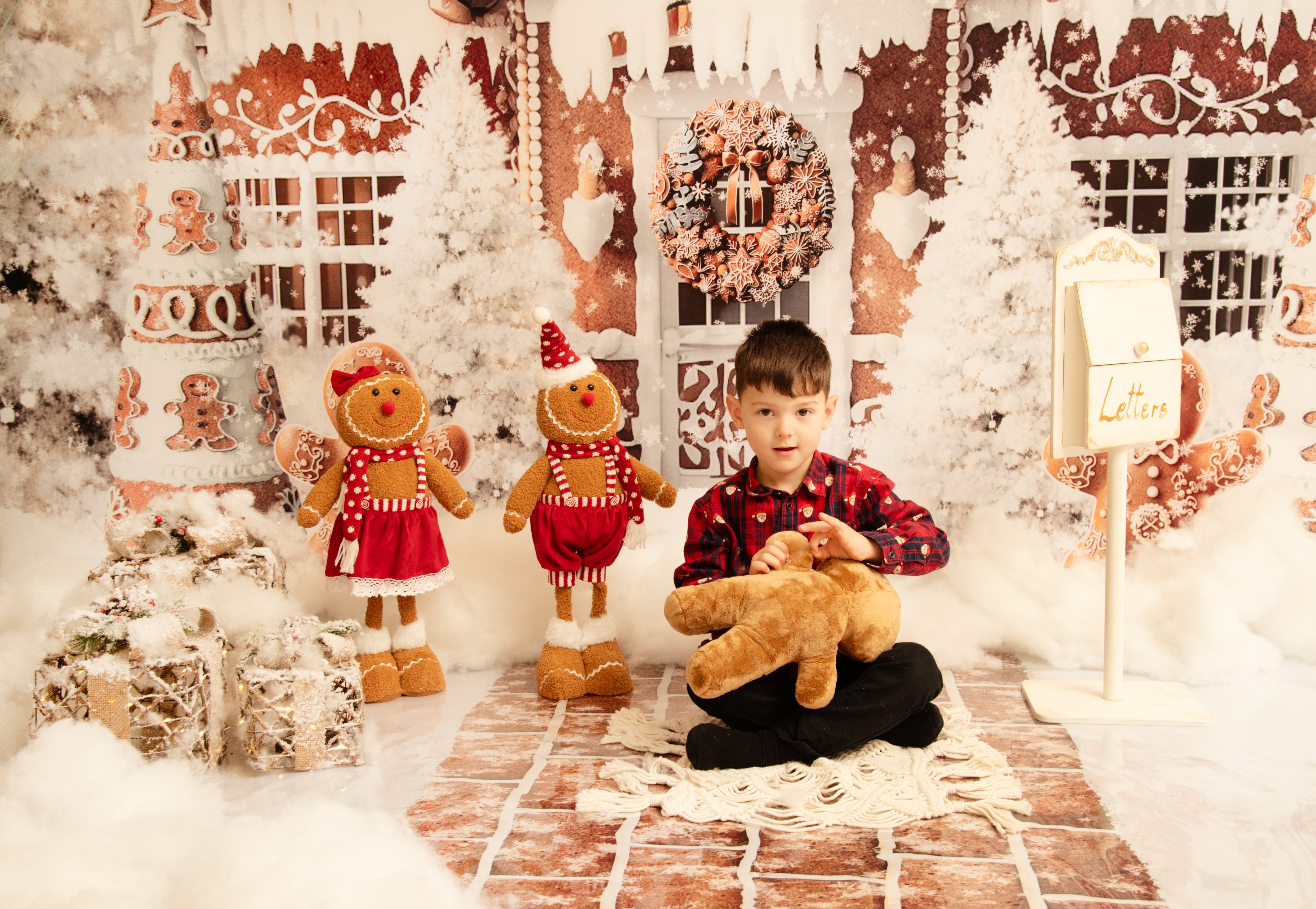 Kate Winter Weihnachten Lebkuchenhaus Backen Kekse Hintergrund von Ashley Paul - Kate Backdrop.de