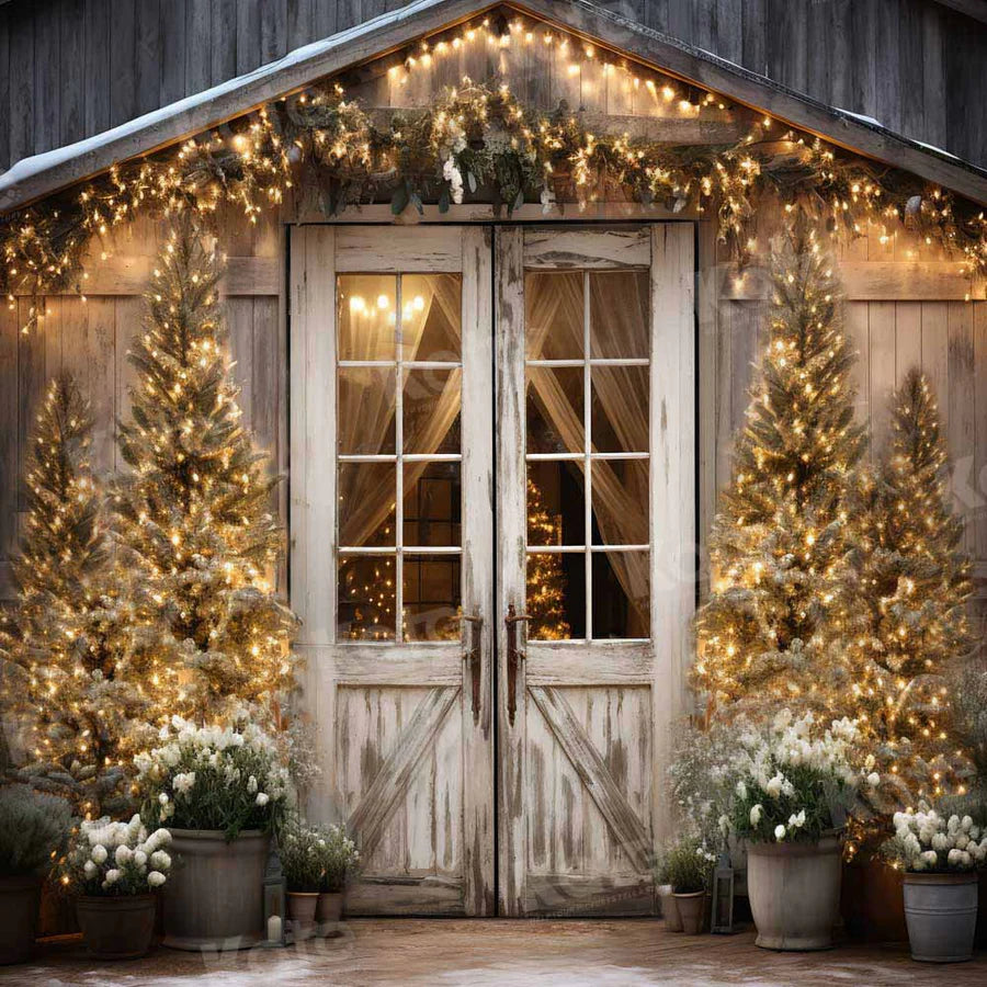 Kate Weihnachten-Scheune mit Lichtern und Weihnachtsbaum als Hintergrund von Emetselch