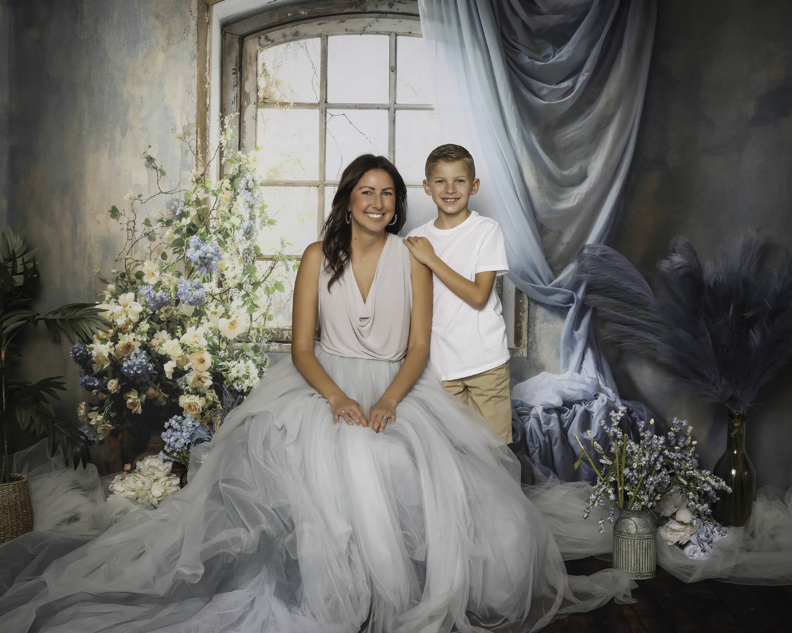 Kate Frühling Blaue Vorhänge Blumen Fenster Zimmer Hintergrund von Emetselch - Kate Backdrop.de