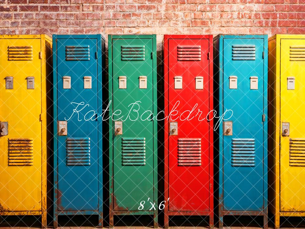 Kate Zurück zur Schule bunte Schließfächer im Hintergrund entworfen von Emetselch - Kate Backdrop.de