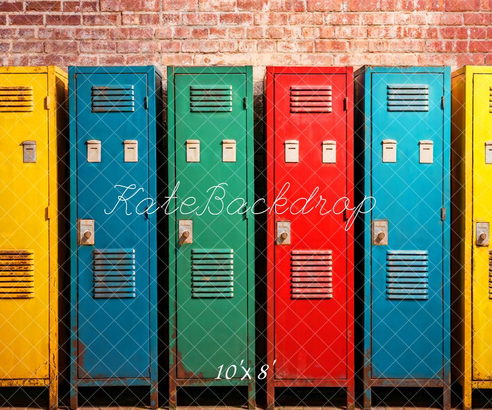 Kate Zurück zur Schule bunte Schließfächer im Hintergrund entworfen von Emetselch - Kate Backdrop.de