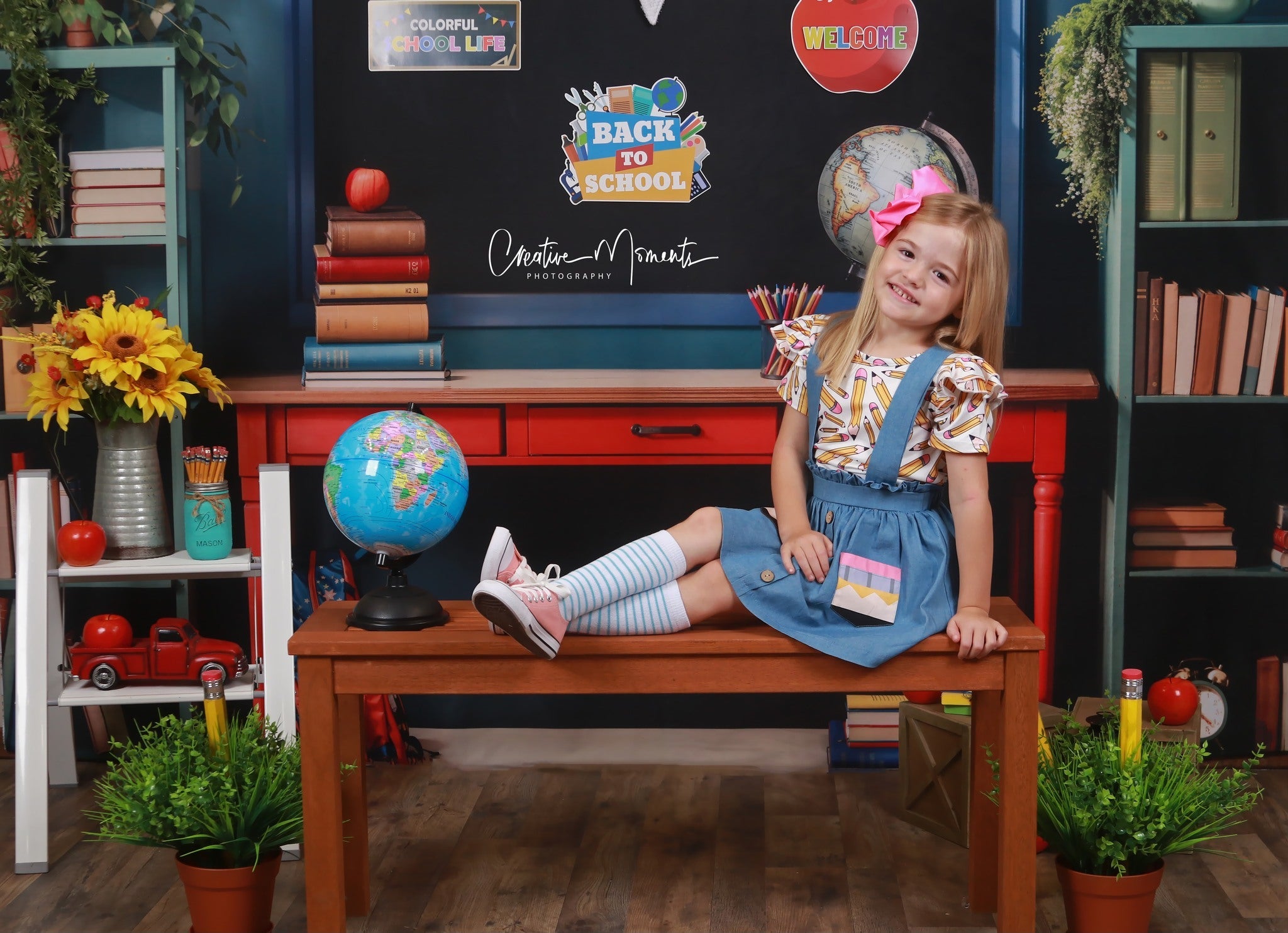 Kate Zurück zu Schule Hintergründe Buch Apfel Globus Schultafel Entworfen von Emetselch - Kate Backdrop.de