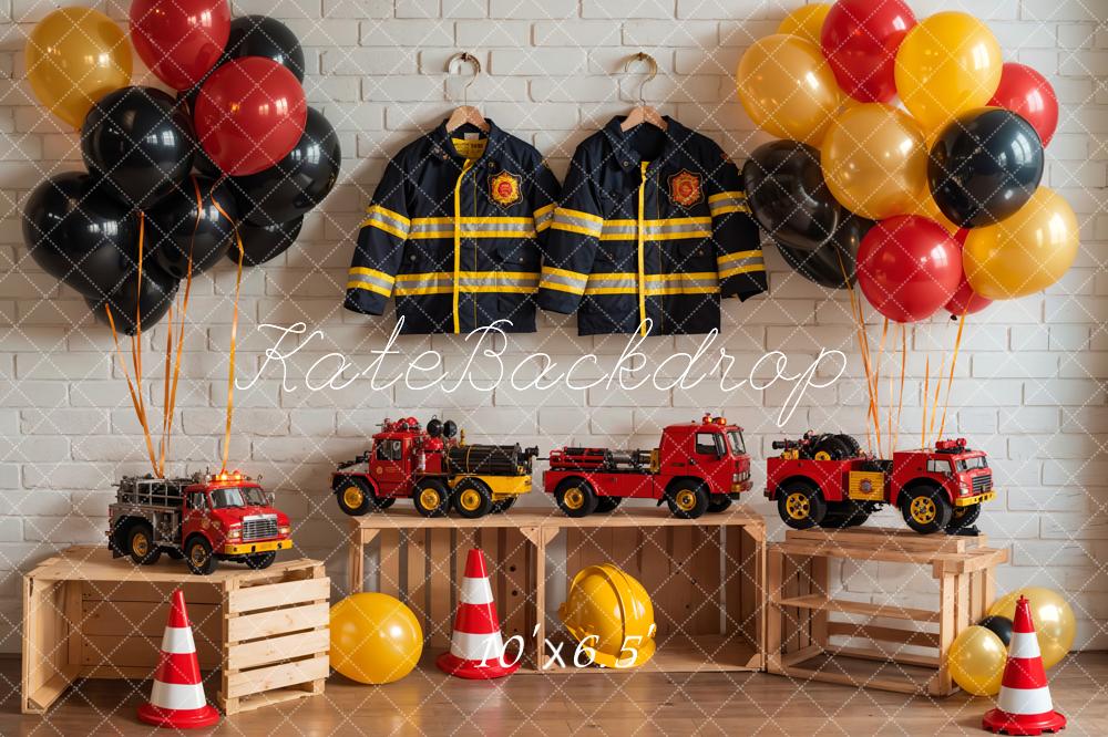 Kate Geburtstags Feuerwehr Thema Bunte Luftballon Spielzeugauto und Uniform Weiße Ziegelwand Hintergrund Entworfen von GQ - Kate Backdrop.de