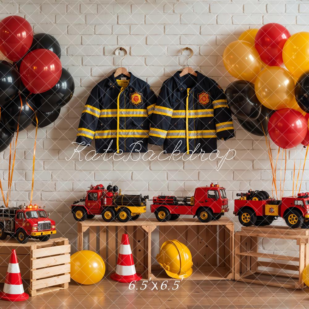 Kate Geburtstags Feuerwehr Thema Bunte Luftballon Spielzeugauto und Uniform Weiße Ziegelwand Hintergrund Entworfen von GQ - Kate Backdrop.de