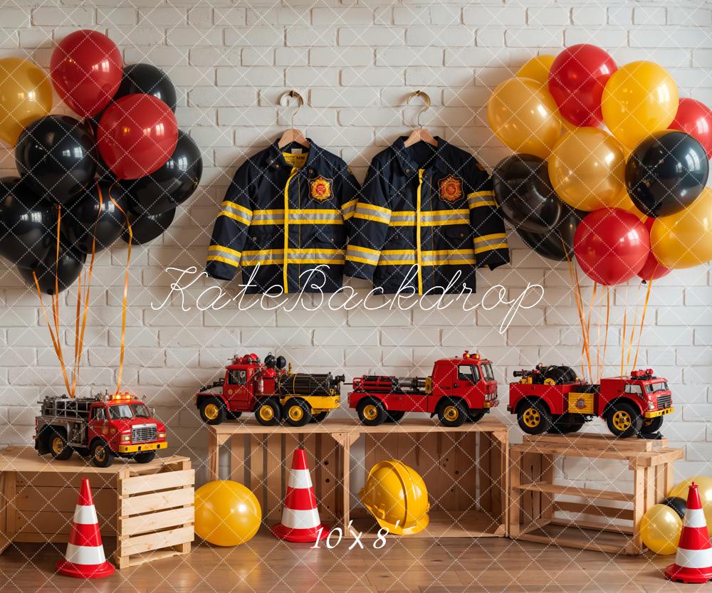 Kate Geburtstags Feuerwehr Thema Bunte Luftballon Spielzeugauto und Uniform Weiße Ziegelwand Hintergrund Entworfen von GQ - Kate Backdrop.de