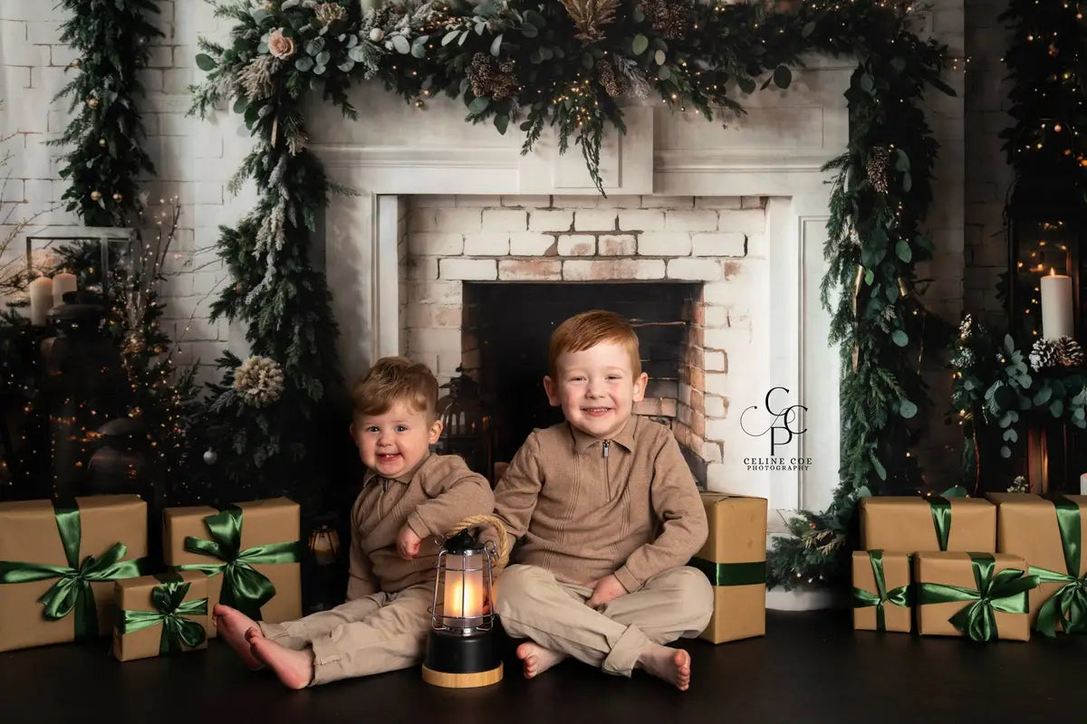 Kate Winter Weihnachten Innen Weißer Ziegelkamin Hintergrund Entworfen von Emetselch - Kate Backdrop.de