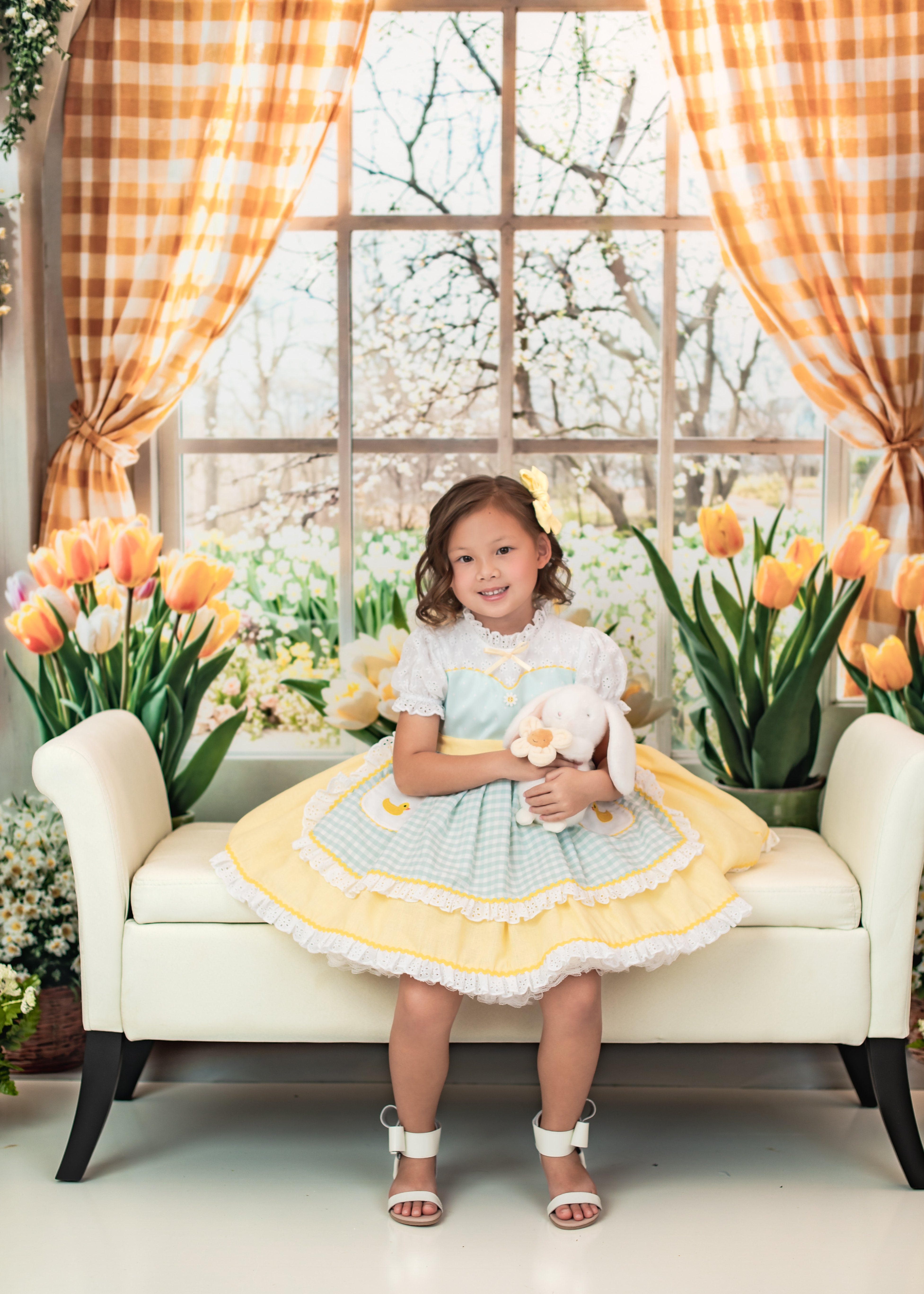 Kate Ostern Hase Blumen Fenster Vorhang Hintergrund entworfen von Emetselch - Kate Backdrop.de