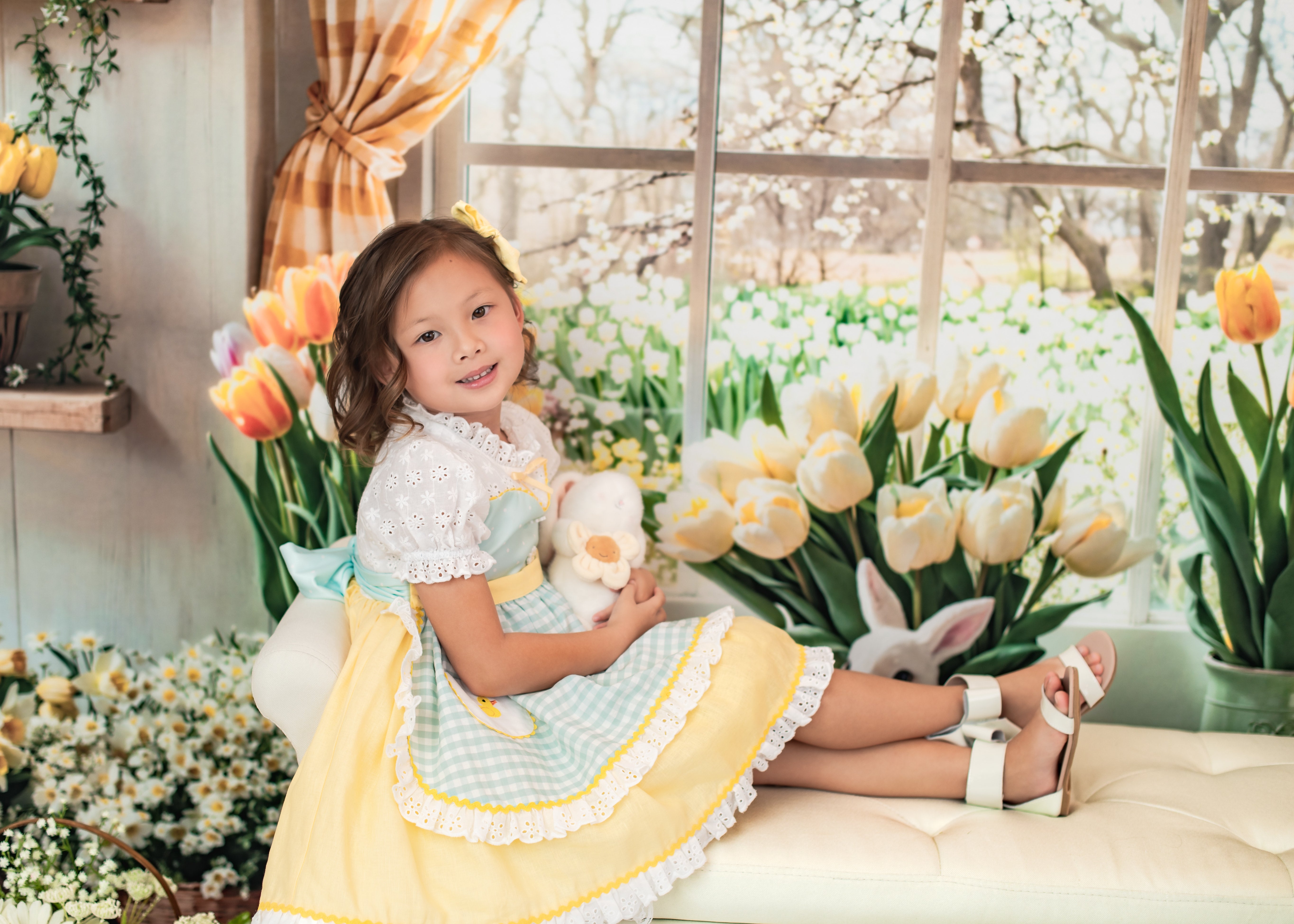 Kate Ostern Hase Blumen Fenster Vorhang Hintergrund entworfen von Emetselch - Kate Backdrop.de