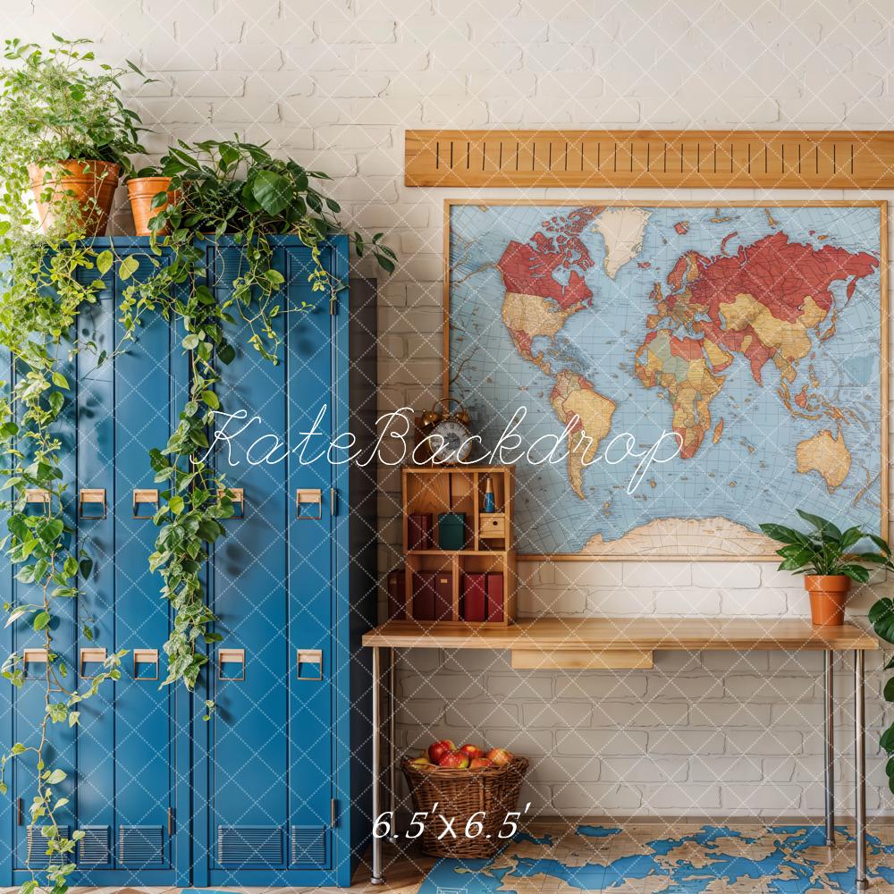 Kate Graduation Schule Klassenzimmer Karte Pflanzen Schließfächer Hintergrund entworfen von Emetselch - Kate Backdrop.de