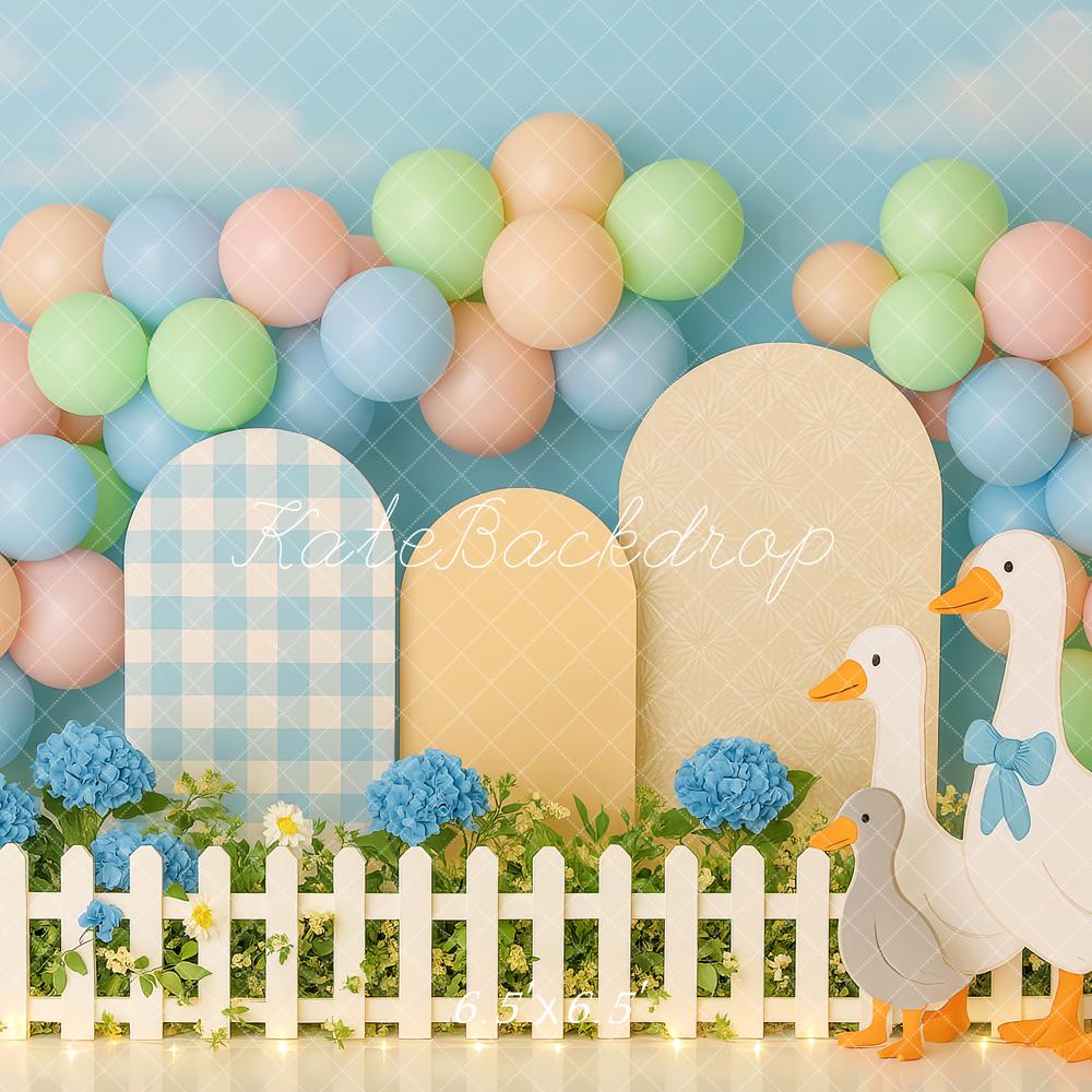 Kate Cake Smash Garten Gänse pastellfarbene Luftballons Hintergrund Entworfen von Patty Robert - Kate Backdrop.de