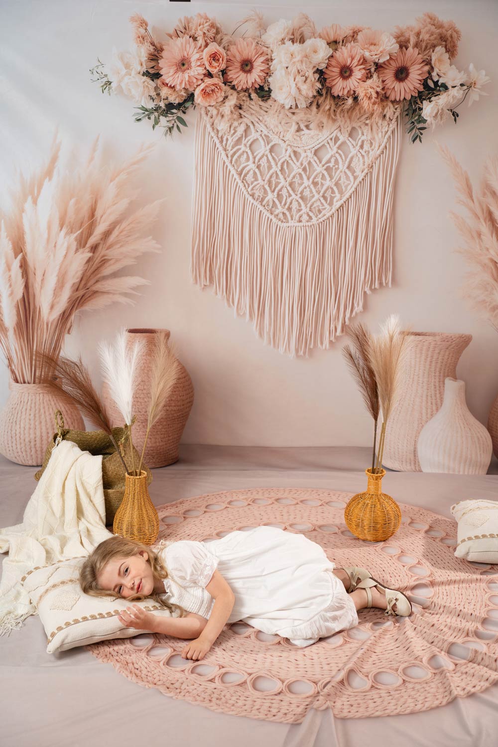 Kate Boho Makramee Pampasgras Beige Hintergrund Entworfen von Emetselch