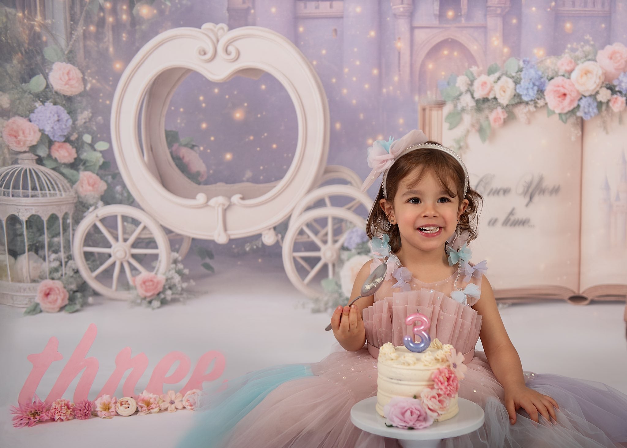 Kate Märchen Schloss Blumen Pastell Hintergrund Entworfen von Ashley Paul