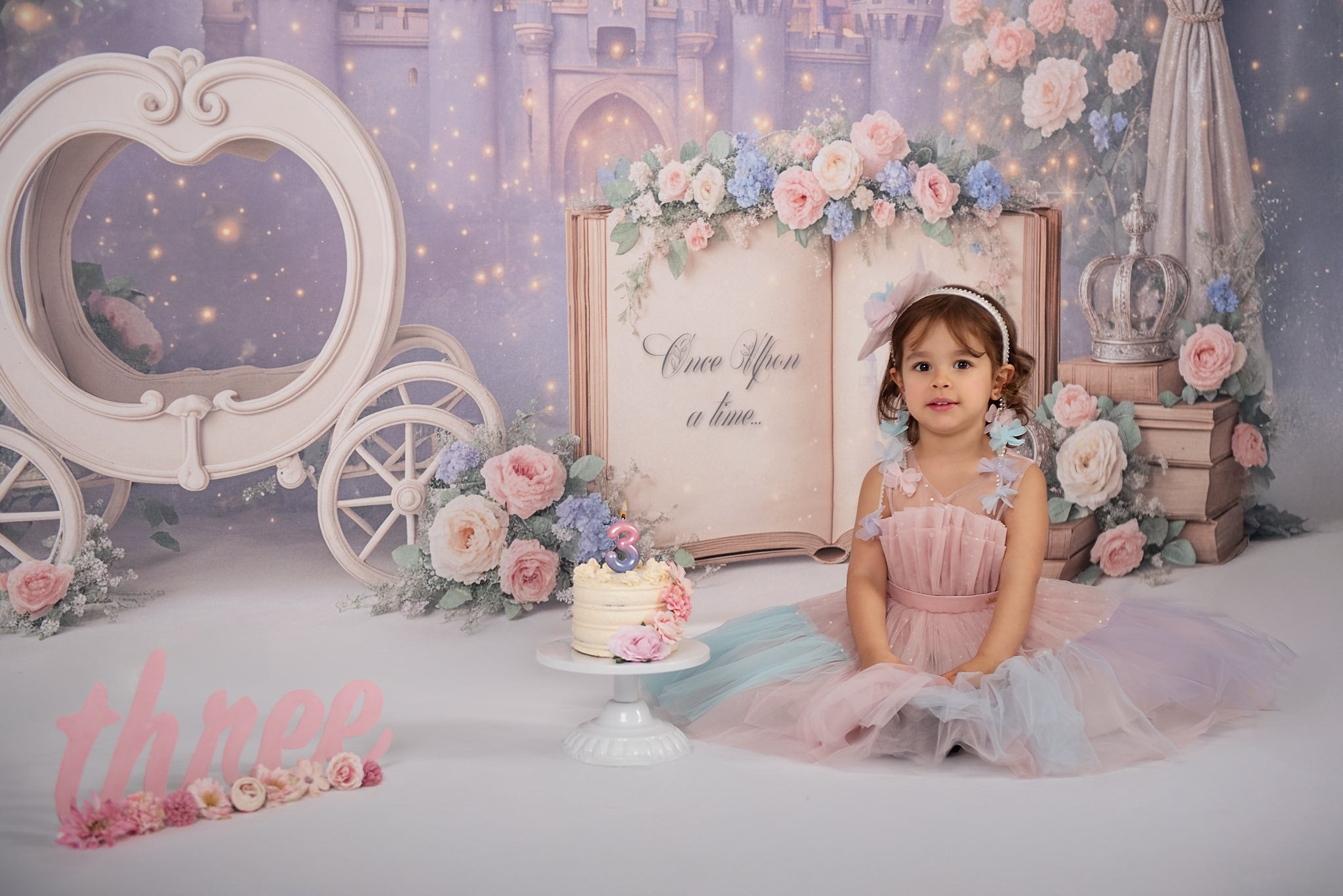 Kate Märchen Schloss Blumen Pastell Hintergrund Entworfen von Ashley Paul