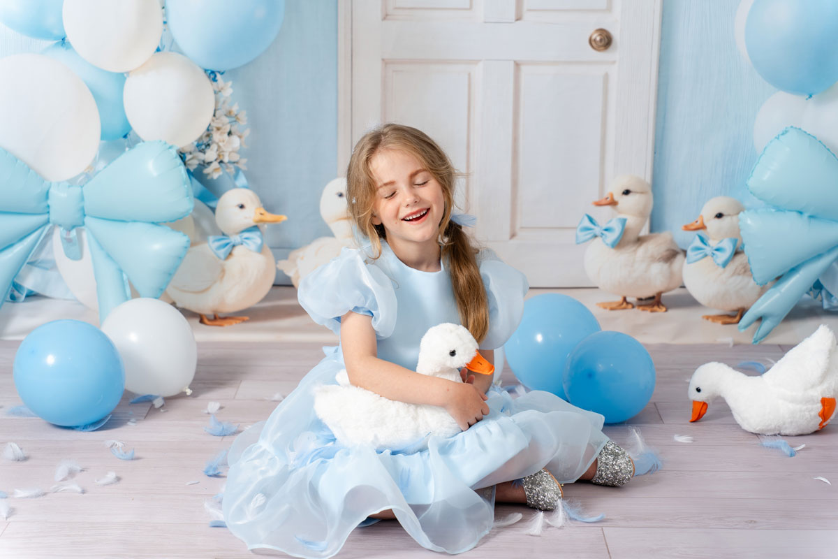 Kate Kinder Geburtstag Enten Ballons Blau Hintergrund Entworfen von Emetselch