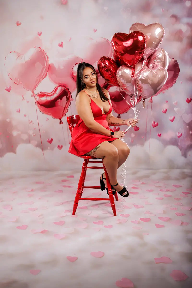 Kate Valentinstag Rosa Herzballons Wolken Hintergrund+Rosa Herzen auf weißer Wolkenstruktur boden Hintergrund