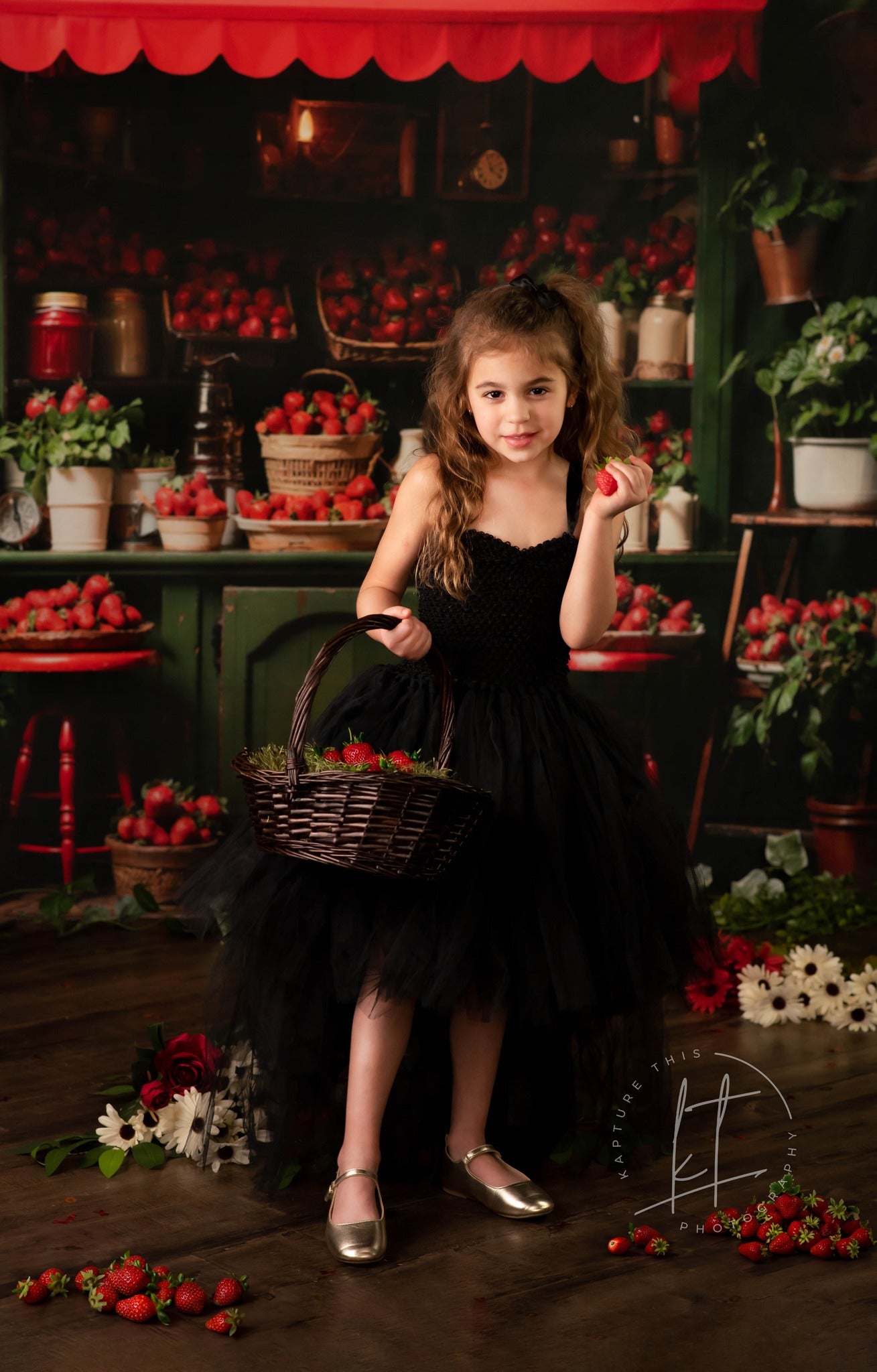 Kate Frühling Grün Pflanze Erdbeere Haus Hintergrund von Emetselch - Kate Backdrop.de