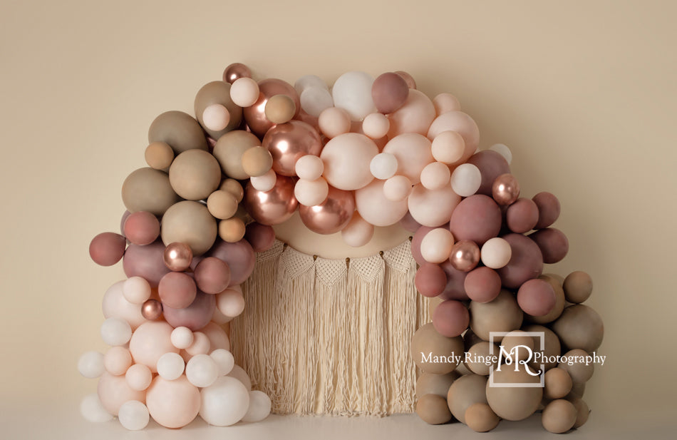 Kate Matt Ballonbogen Macrame Wand Fleece Hintergrund Entworfen von Mandy Ringe - Kate Backdrop.de