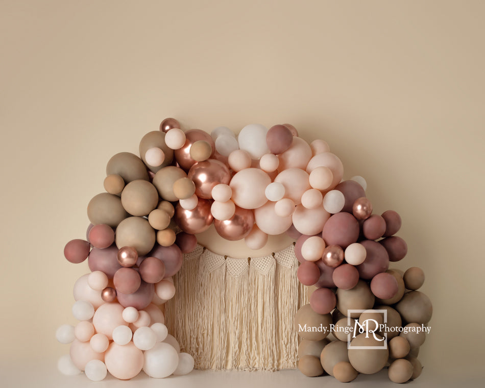 Kate Matt Ballonbogen Macrame Wand Fleece Hintergrund Entworfen von Mandy Ringe - Kate Backdrop.de