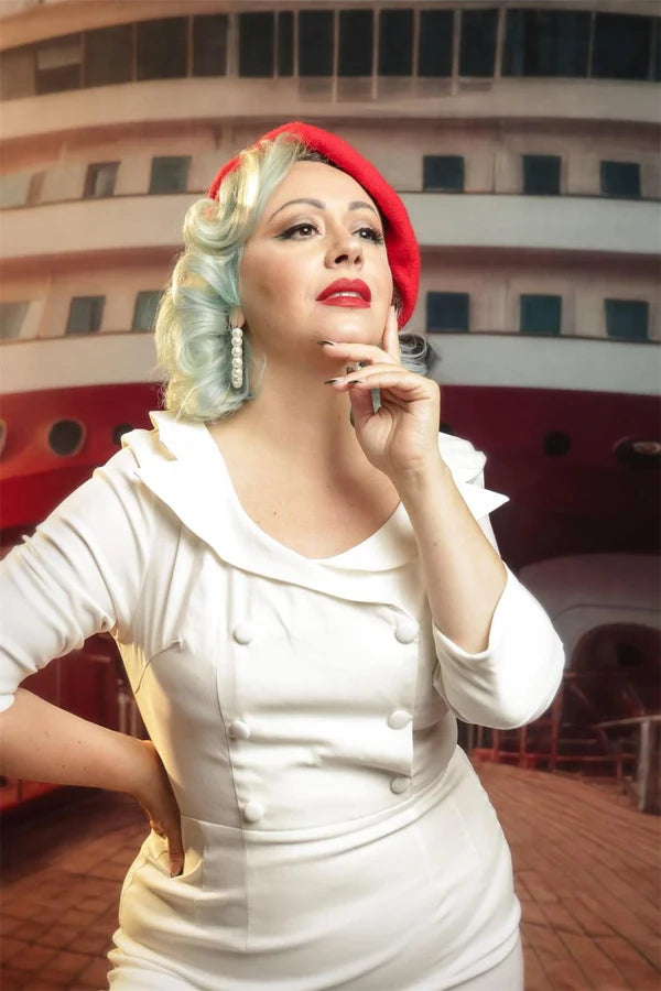 Kate Sommer Seaside Modern Rot und Weiß Kreuzfahrt Braun Holz Hafen Hintergrund Entworfen von Lidia Redekopp - Kate Backdrop.de