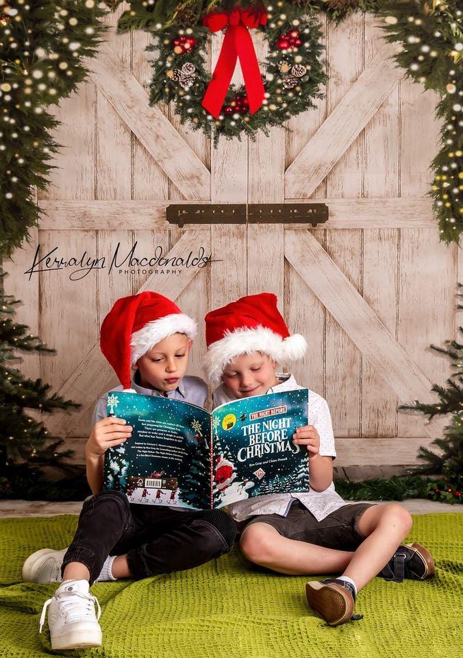 Kate Weihnachten Fleece Hintergrund Ziegelwand Tür & Xmas B?ume Entworfen von JS Photography - Kate Backdrop.de