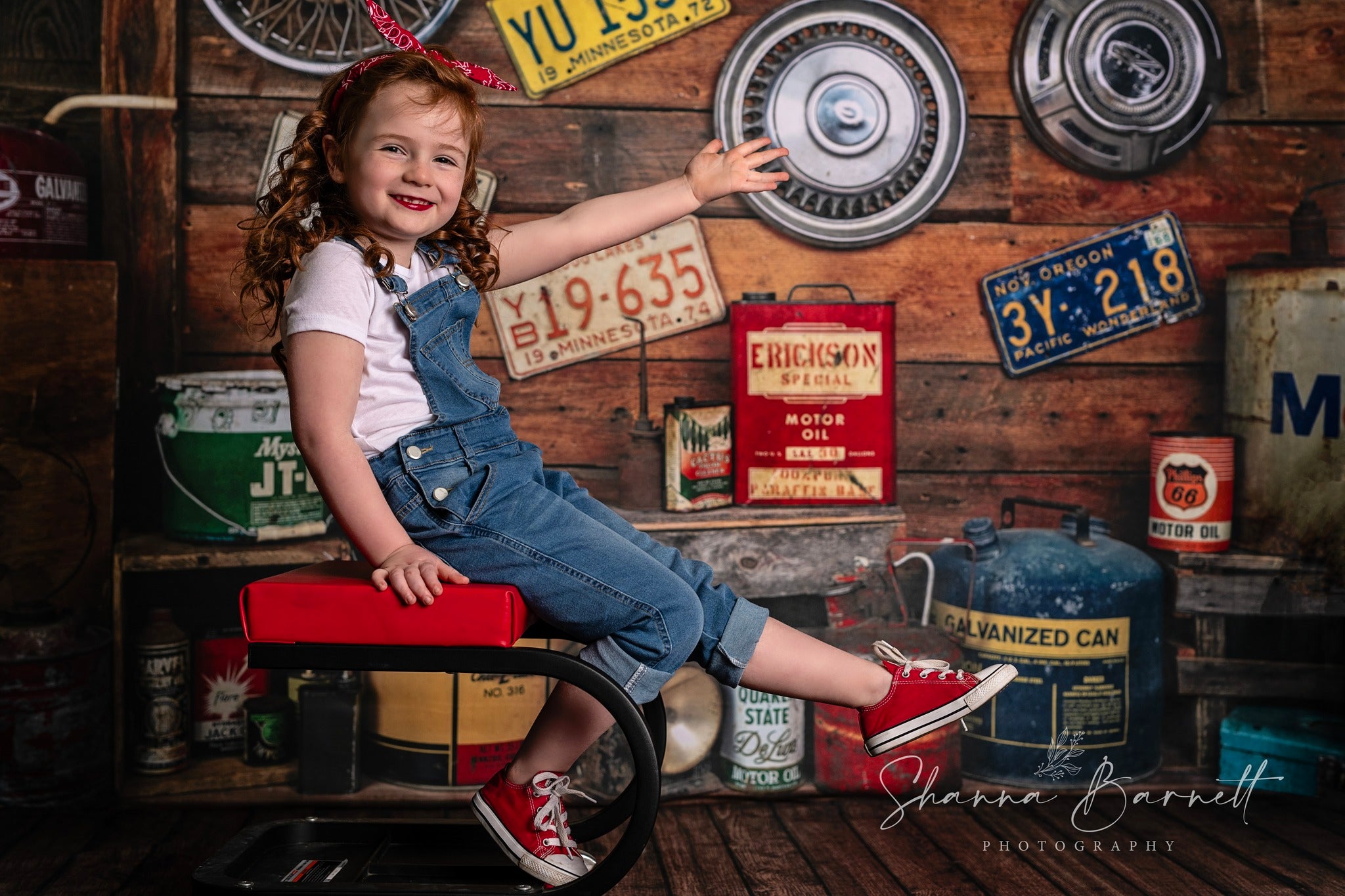 Kate Garage Jungen / Vatertag Hintergrund von Arica Kirby - Kate Backdrop.de