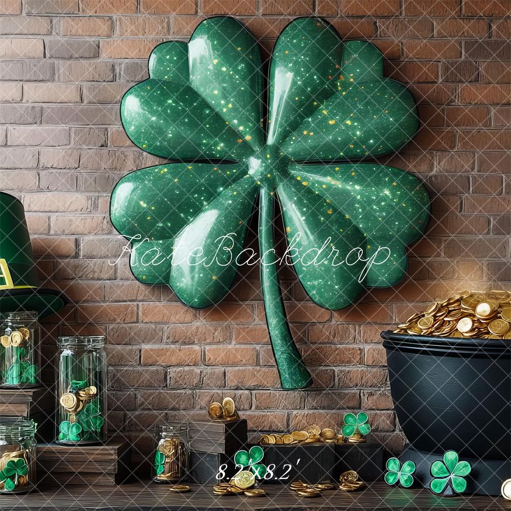 Kate St. Patrick Kleeblatt Goldmünzen Ziegelwand Hintergrund Entworfen von Mini MakeBelieve