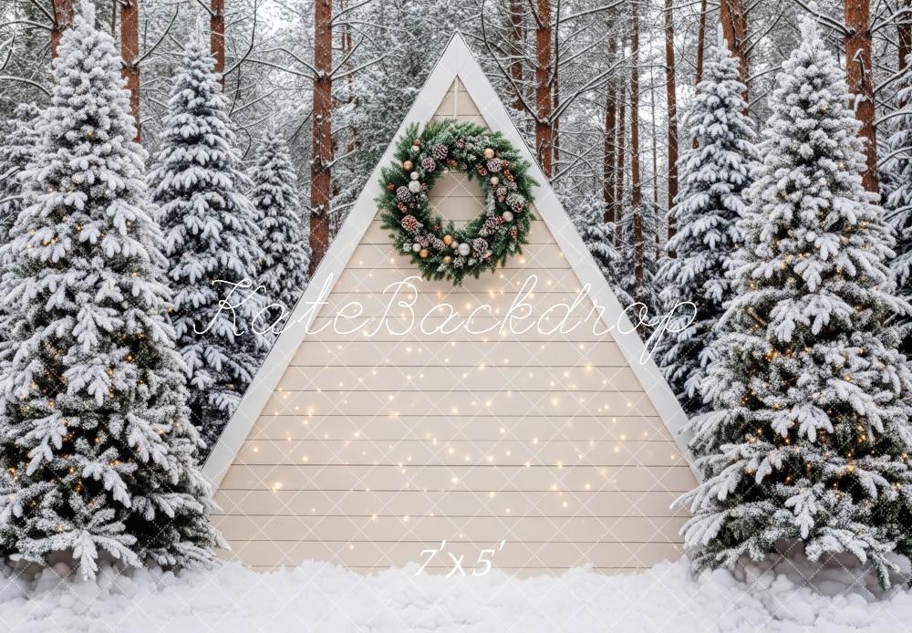 Kate Weihnachten Winterwald Tannen Beige Hintergrund Entworfen von Patty Roberts