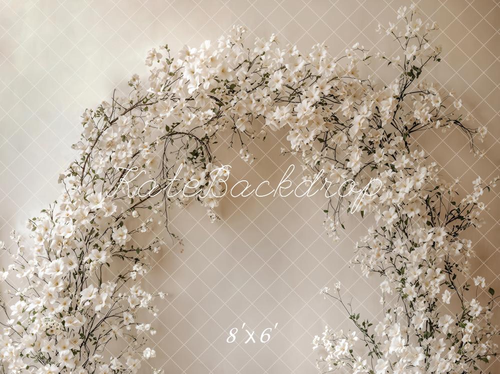 Kate Hochzeit Blumen Bogen Creme Hintergrund Entworfen von Emetselch
