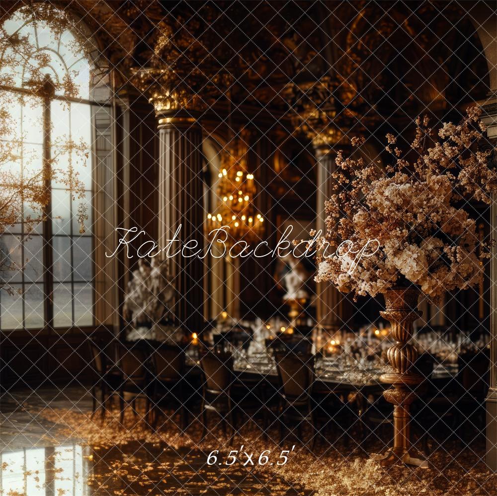 Kate Herbst Bankettsaal Säulen Gold Hintergrund Entworfen von Mini MakeBelieve