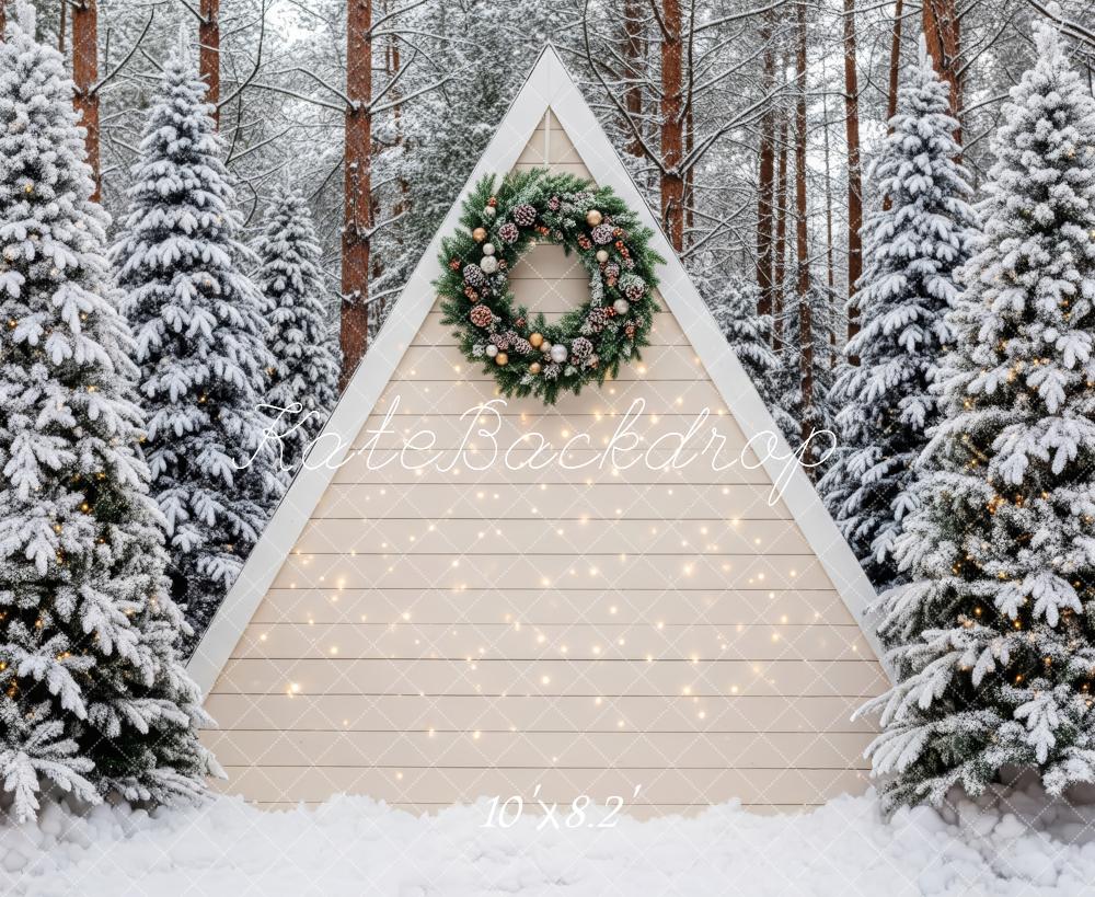 Kate Weihnachten Winterwald Tannen Beige Hintergrund Entworfen von Patty Roberts