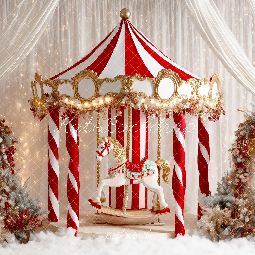 Kate Carousel Pferd Weihnachtsdeko Rot Weiß Hintergrund Entworfen von Patty Roberts - Kate Backdrop.de