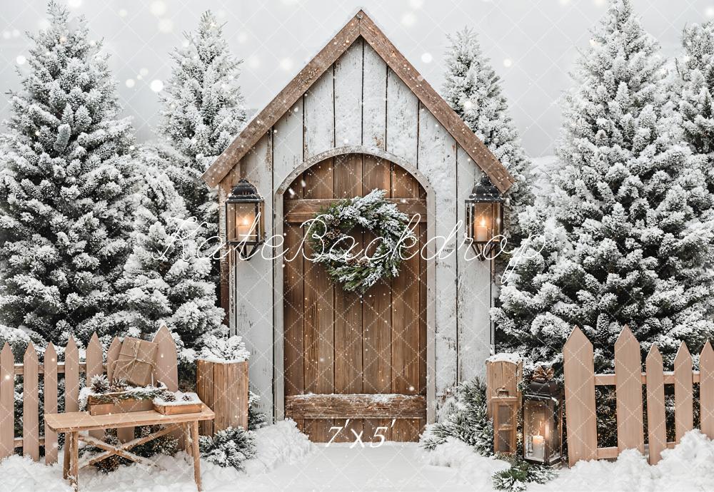 Kate Winter Hütte Schneebedeckte Tannen Rustikal Hintergrund Entworfen von Emetselch - Kate Backdrop.de