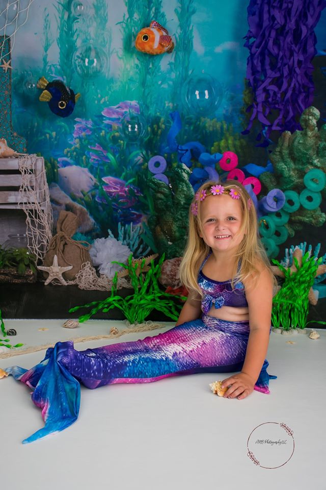 Kate Meerjungfrau unter Meer 1. Geburtstagstorte zerschmettern Sommer Hintergrund entworfen von Studio Gumot - Kate Backdrop.de