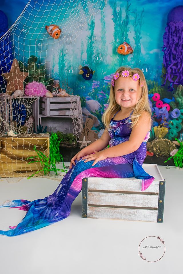 Kate Meerjungfrau unter Meer 1. Geburtstagstorte zerschmettern Sommer Hintergrund entworfen von Studio Gumot - Kate Backdrop.de