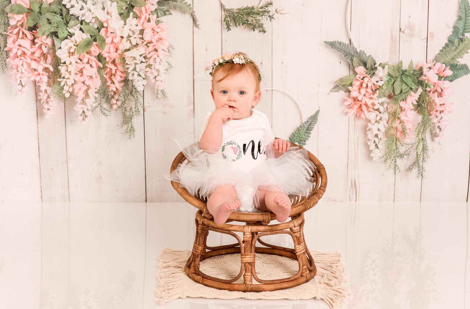 Kate Holzhintergrund Rosa Blumenreifen von Rose Abbas - Kate Backdrop.de