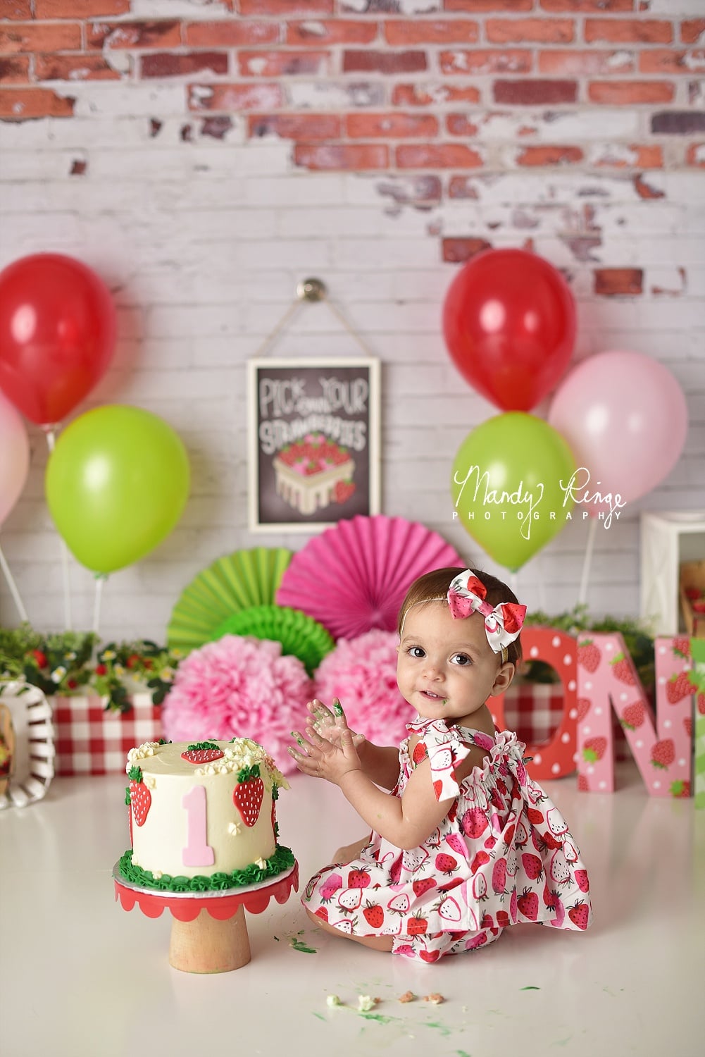 Kate Schäbiger weißer und roter Backsteinhintergrund von Mandy Ringe - Kate Backdrop.de