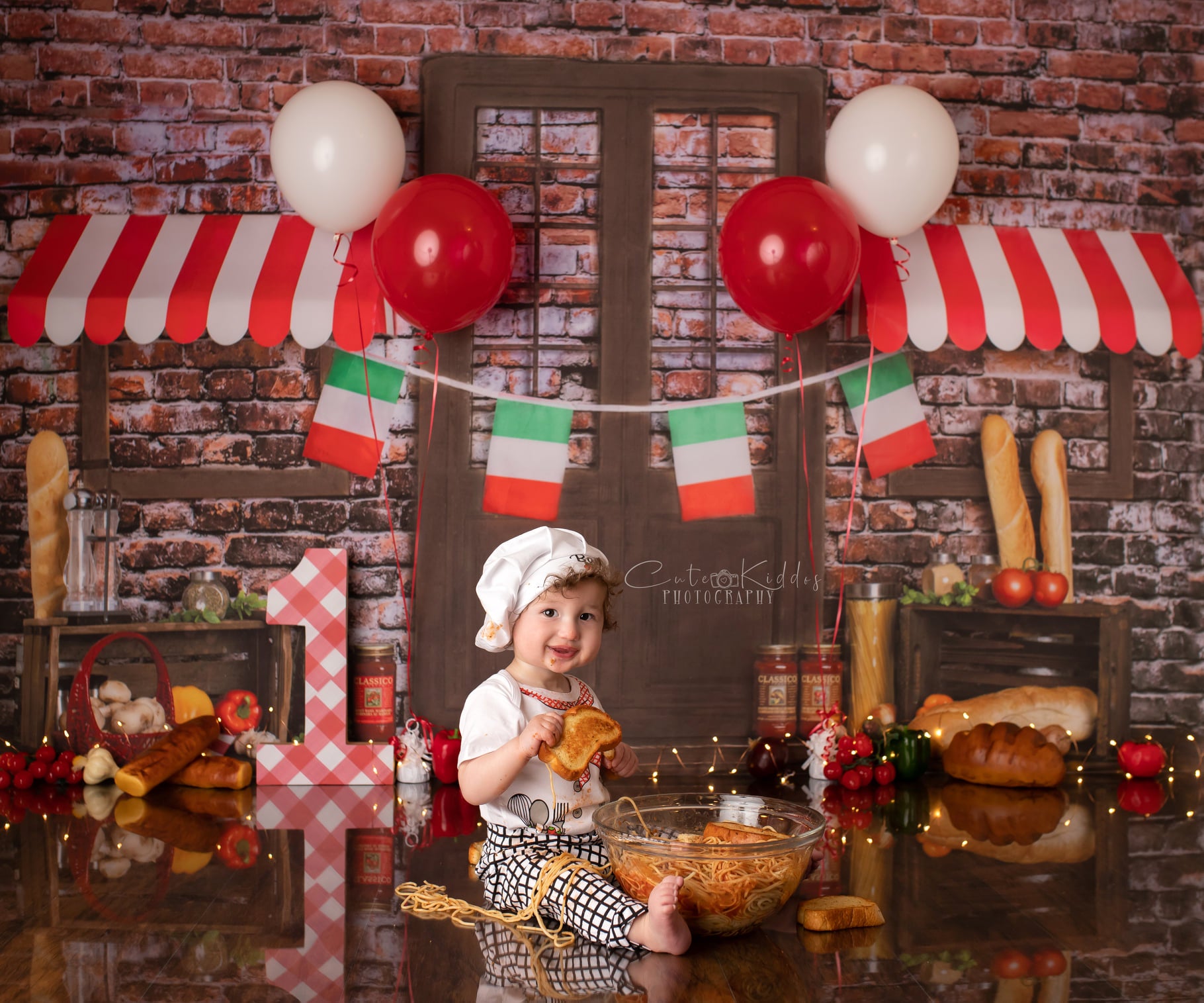 Kate Spaghetti Smash / Cake Smash Backstein Küchenbrot Geburtstag Hintergrund von Rose Abbas - Kate Backdrop.de