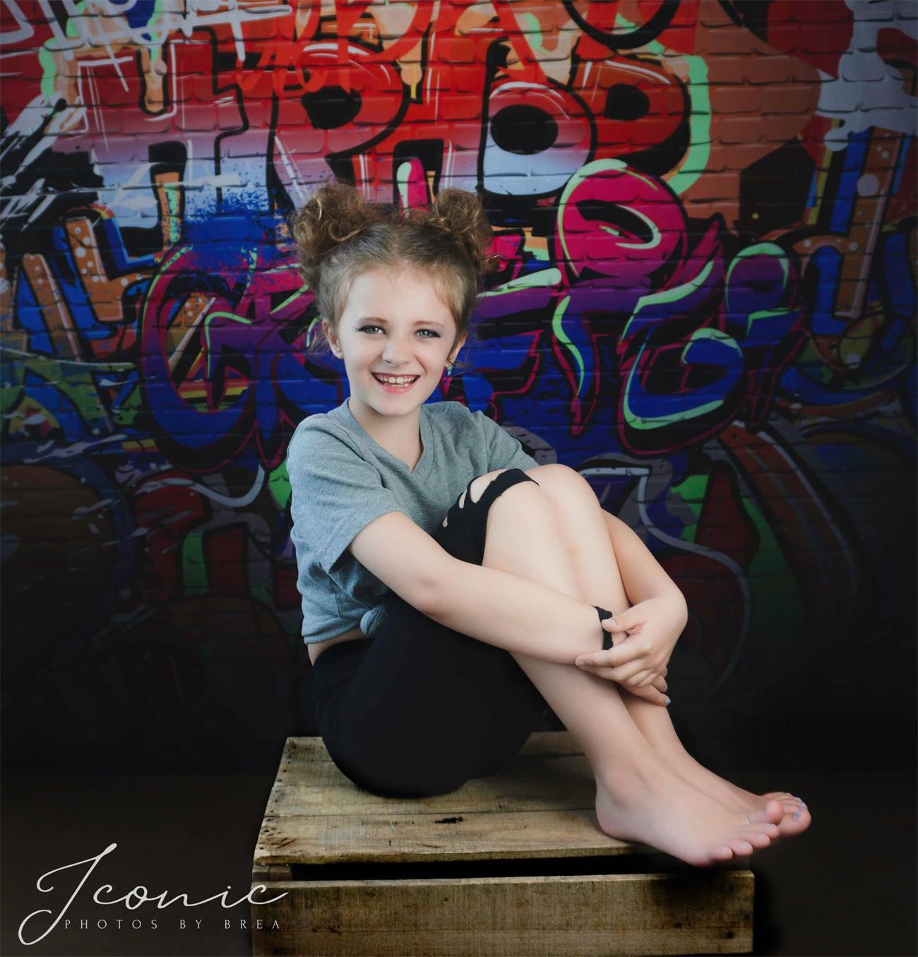 Kate Jugend Graffiti Wand grau Backsteinboden Hintergrund Kinder - Kate Backdrop.de