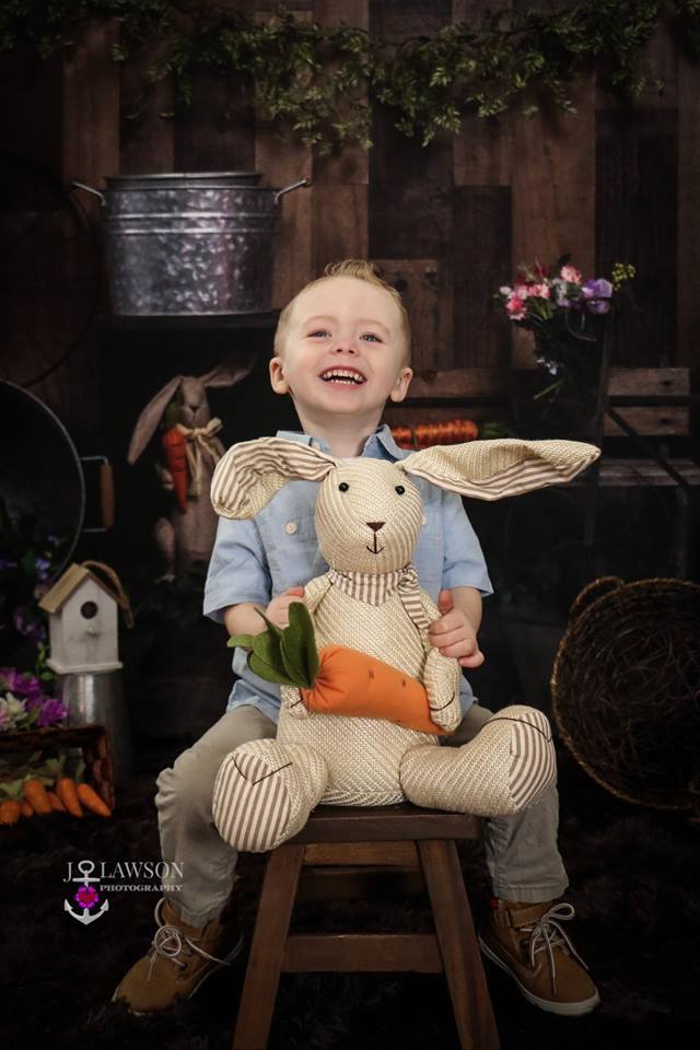 Kate Holz Hintergrund mit Kaninchen Dekorationen Ostern Frühling Kinder Kulisse für Fotografie von Erin Larkins entworfen - Kate Backdrop.de