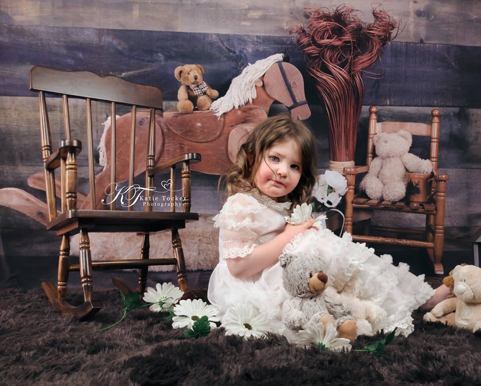 Kate Rocking Horse und Teddybär Kinder Kulisse für Fotografie Entworfen von Amanda Moffatt - Kate Backdrop.de