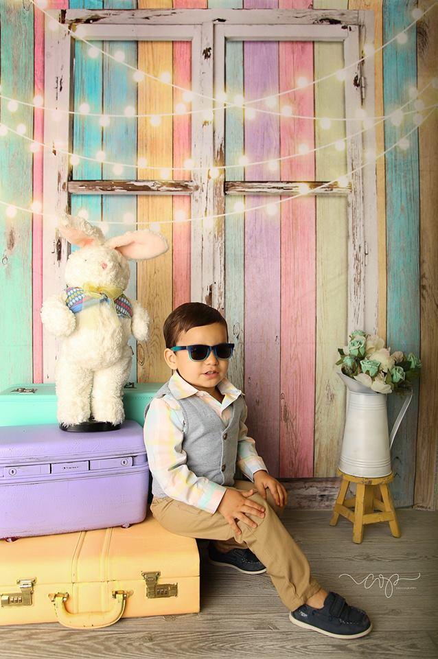 Kate Geburtstag Baby bunte Holzwand mit Fenster Ostern Hintergrund für Kinder von JFCC gestaltet - Kate Backdrop.de