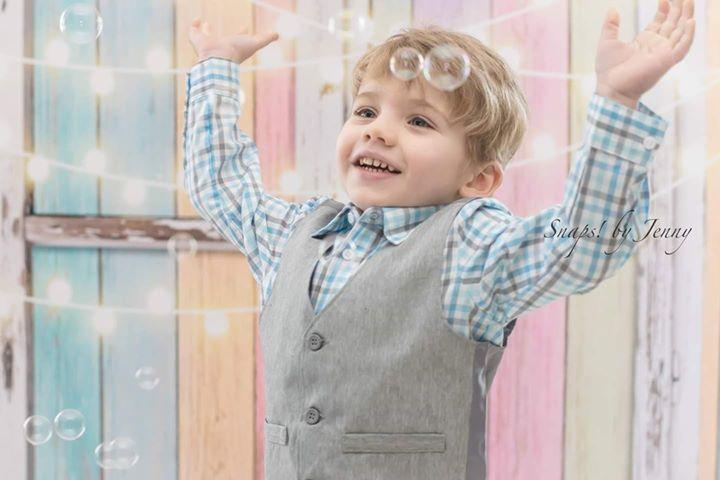 Kate Geburtstag Baby bunte Holzwand mit Fenster Ostern Hintergrund für Kinder von JFCC gestaltet - Kate Backdrop.de