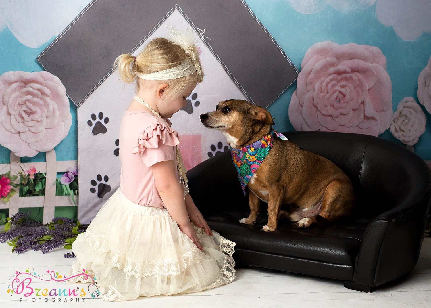 Kate Pet Park Geländer mit Blumen Frühling Kinder Kulisse für Fotografie von Erin Larkins entworfen - Kate Backdrop.de